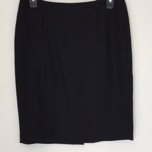 Women’s Ann Taylor Loft Black skirt in size 6P